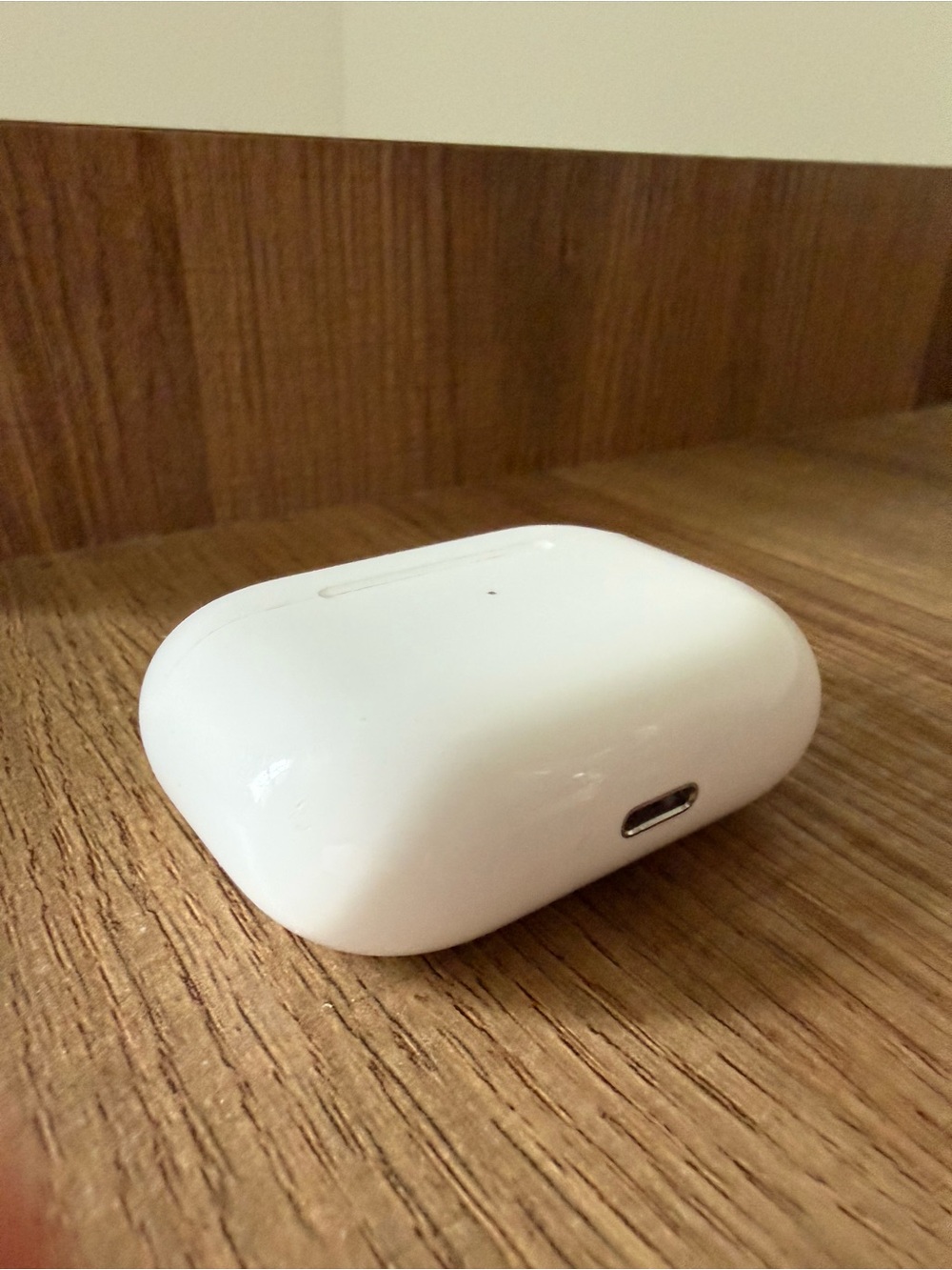 Apple AirPods Pro 1 (MagSafe Compatible) - Picture 3 of 5